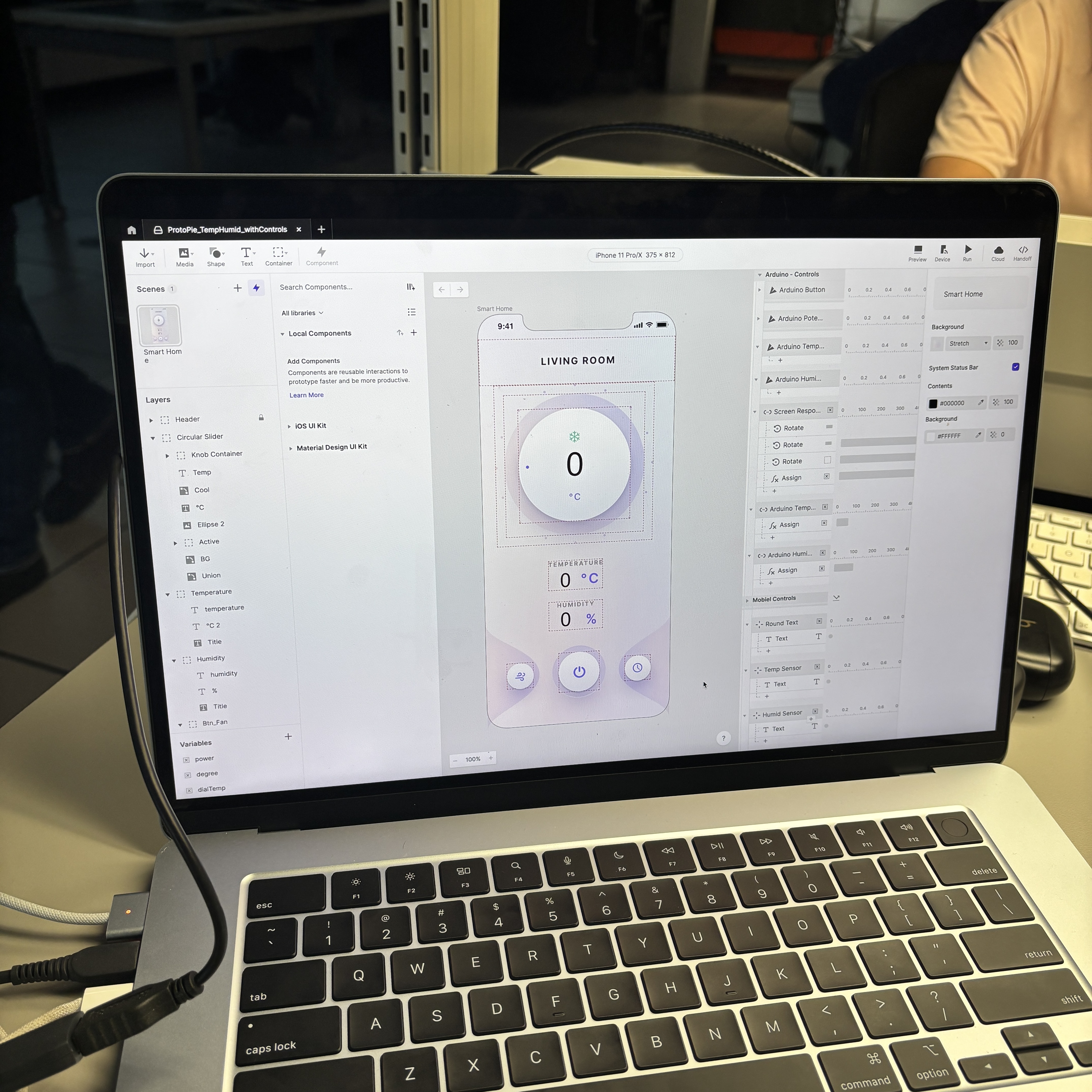Using the sensor's humidity data inside protopie.